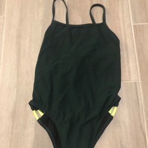 Mateo Jolyn tie back